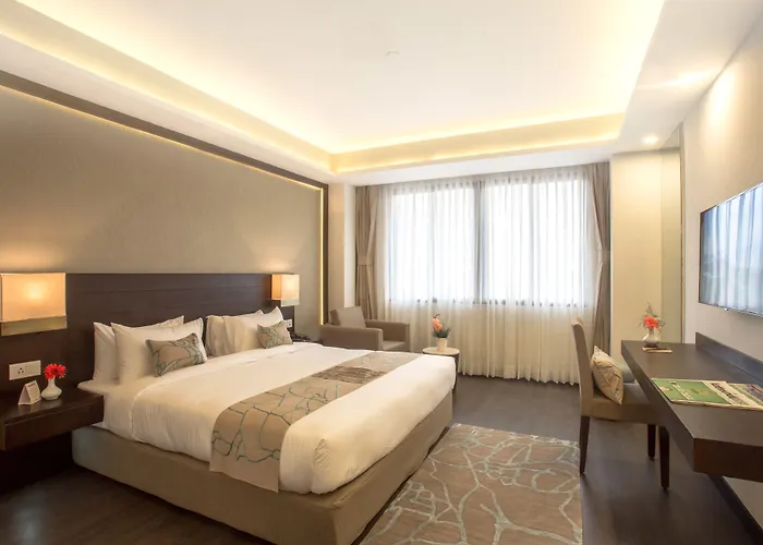 Mulberry Hotel 4*